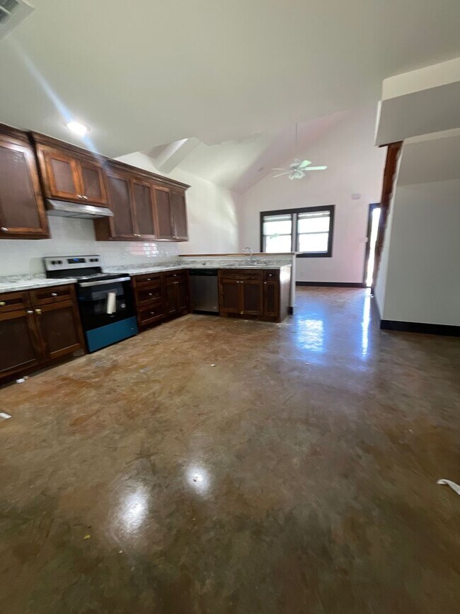 Building Photo - County Living, 3 bed barndominium