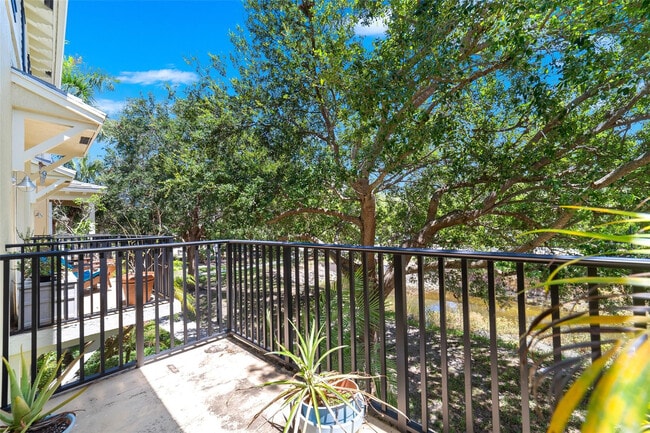 Building Photo - 463 School House Rd