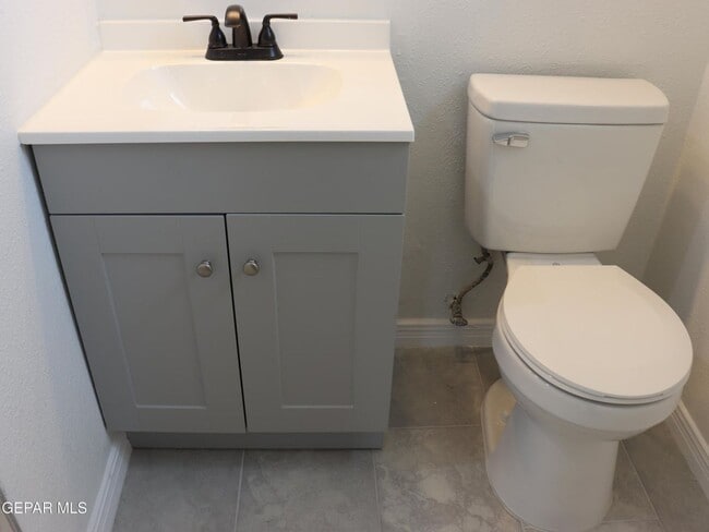 Building Photo - Beautiful 3 bed/2 baths and more for RENT