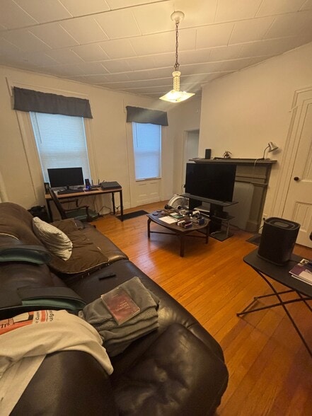 Living room - 518 W Buffalo St