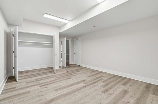 Building Photo - Two Bedroom Duplex with Bonus Room in Chapel Hill