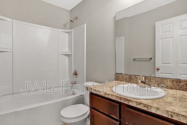 Building Photo - 1009 Kenmore St