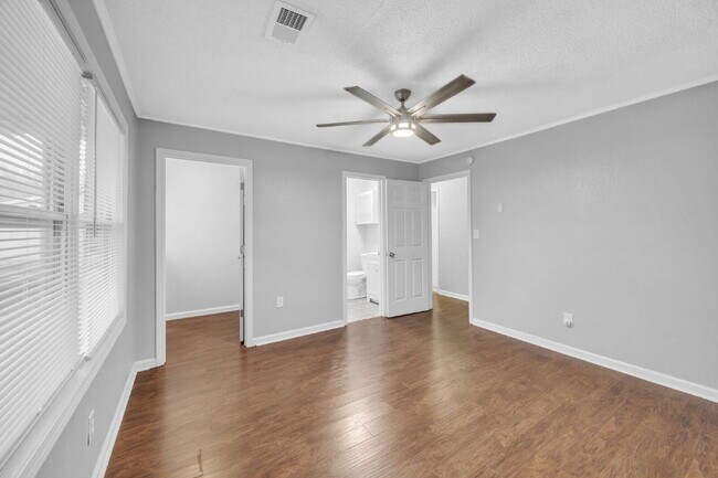 Building Photo - Welcome to your renovated 3-bed, 2-bath gem in scenic Gaffney, SC! $1,450/mo rent