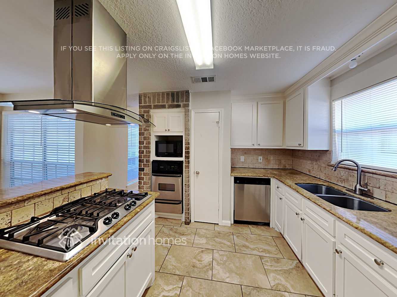 Building Photo - 19607 Lake Hollow Ln