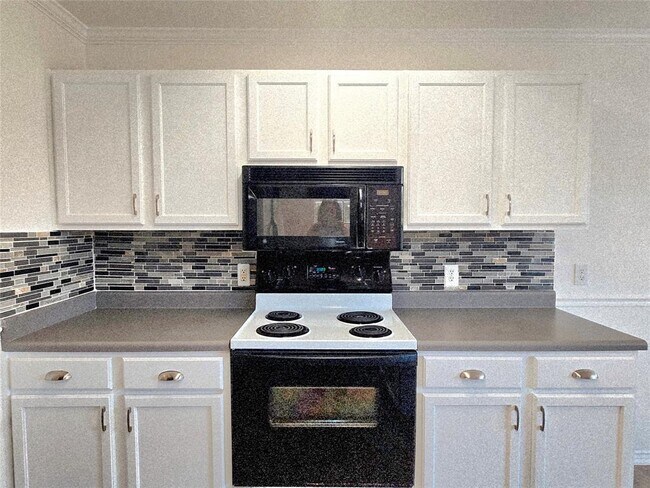 Building Photo - 1002 Keeshond Pl