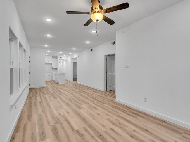 Building Photo - ? 3 Bed / 2.5 Bath Duplex – Spacious & Move-In Ready! ?