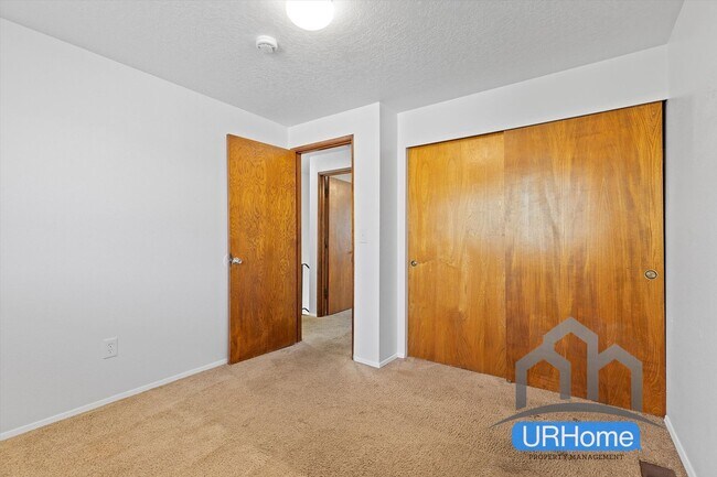 Building Photo - $500 1st Months rent $1649 2bd 1.5ba Beautiful Townhouse In SE Portland