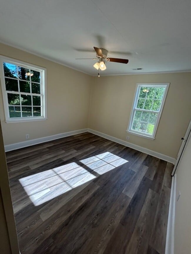 Building Photo - 3 Bedroom 1 Bath Home