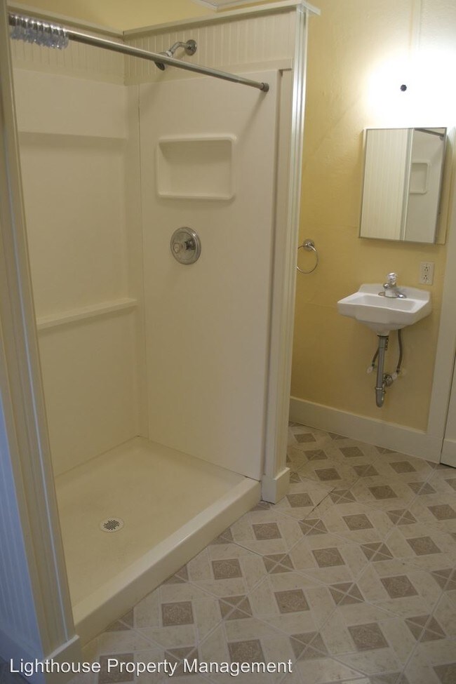 Building Photo - 224 Lyon St NE