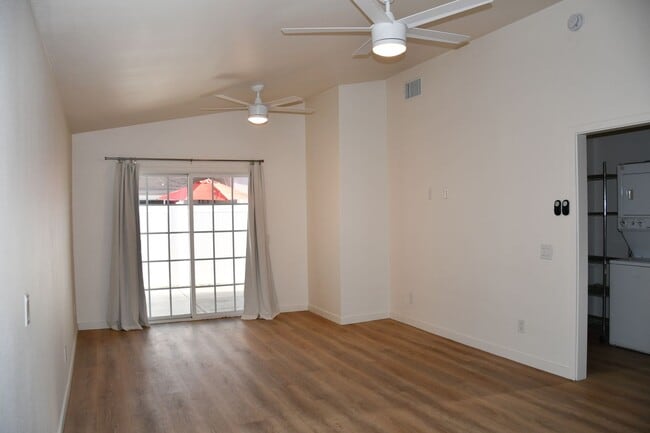 Building Photo - Parker (388) North