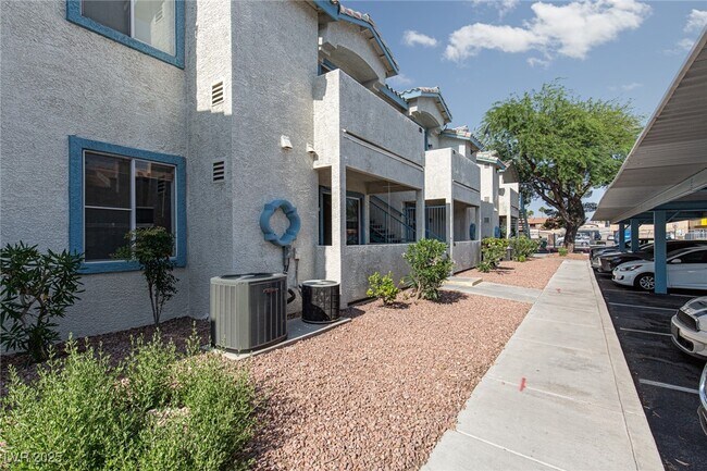 Building Photo - 4960 Harrison Dr