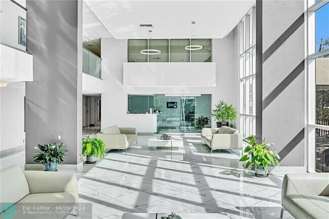 Building Photo - 525 N Ocean Blvd