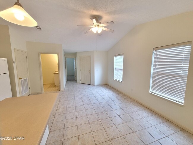 Building Photo - 5522 Pinetree Ave