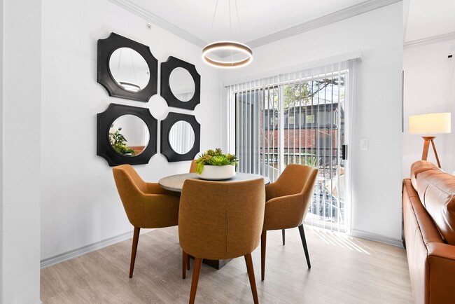 Building Photo - Anthem Town East