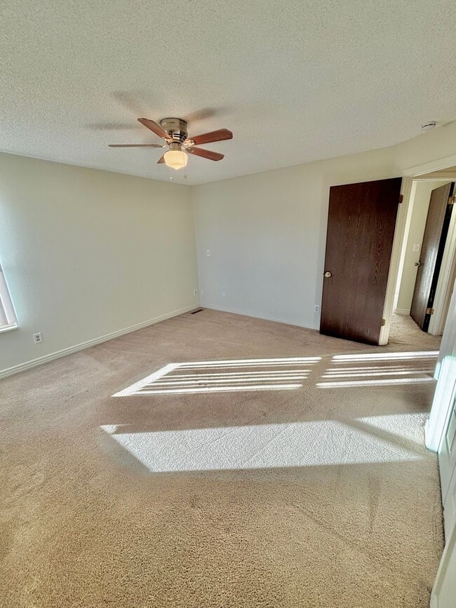 Building Photo - Beautiful 3-Bedroom Home Near Ken Caryl, Parks & Schools!!Available Now!!