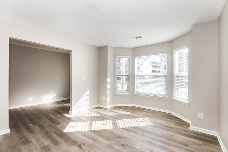 Building Photo - 3942 Rosebud Park Dr