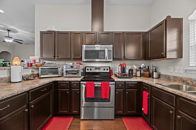 Building Photo - 211 Lynden Ln