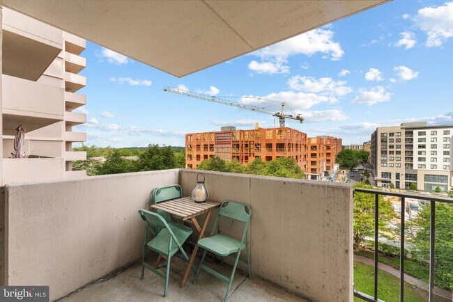 Building Photo - 4141 Henderson Rd