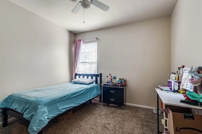 Building Photo - 3499 Longview Dr