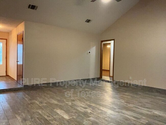 Building Photo - 2004 Walsh Dr