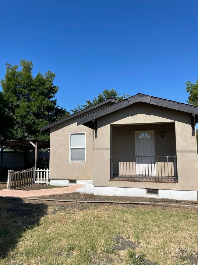 Building Photo - For Rent: Charming 2 Bedroom, 1 Bath Home ...