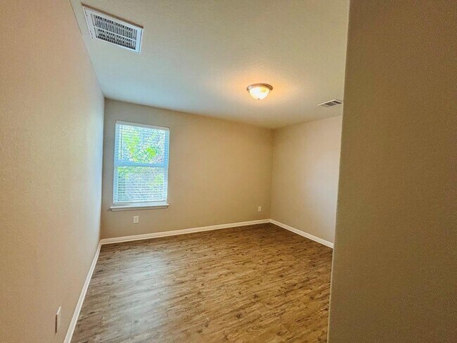 Building Photo - 1310 Walden Pond Dr