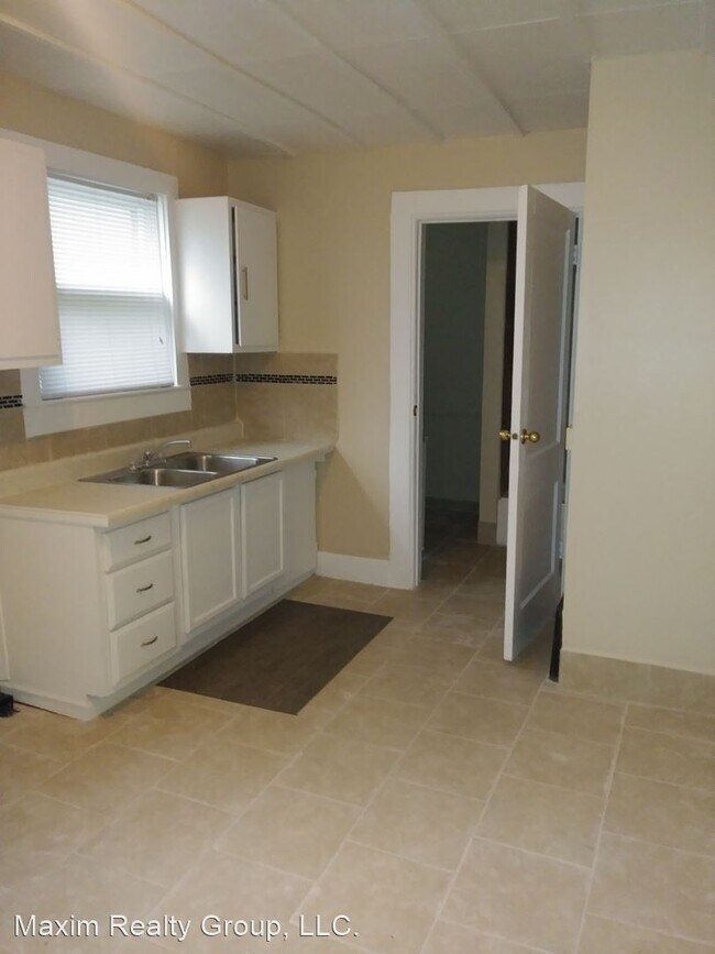Building Photo - 4 br, 1.5 bath House - 2885 BINNEY ST