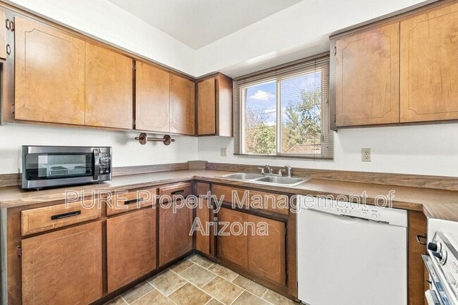 Building Photo - 2604 W Ellis Dr