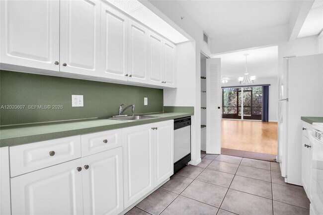 Building Photo - 900 SW 142nd Ave