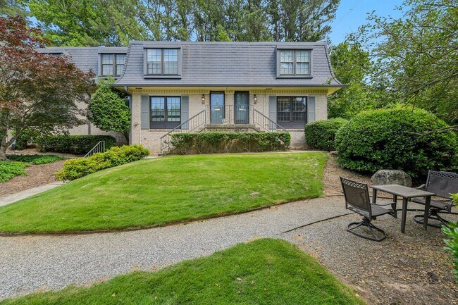 Primary Photo - Updated 2BR/2.5BA Townhome in Gated West B...