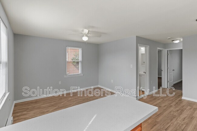 Building Photo - 2956 Yorkway