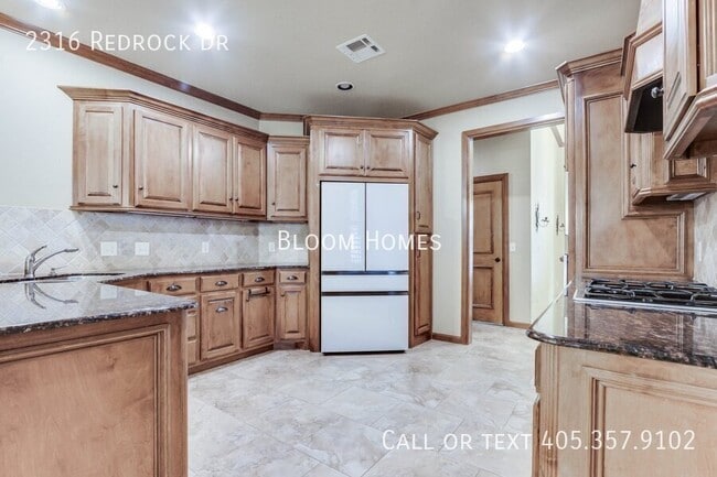 Building Photo - 2316 Redrock Dr