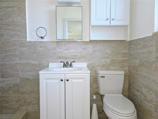 Building Photo - 6931 Hibiscus Ave S