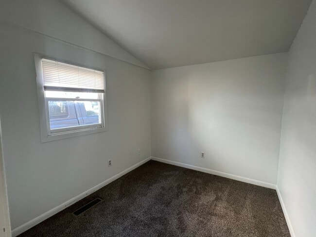 Building Photo - 507 Maplewood Ave