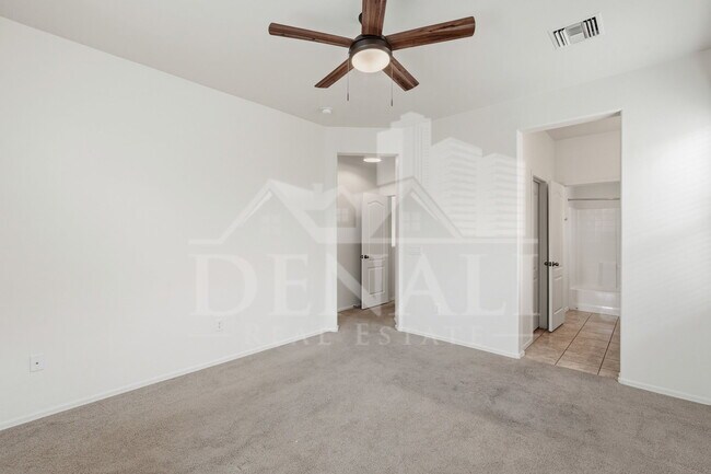 Building Photo - 584 N Highlands Grove Ln