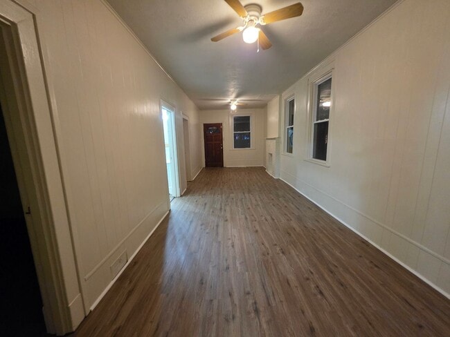 Building Photo - Updated 2 bedroom 1 bath house!