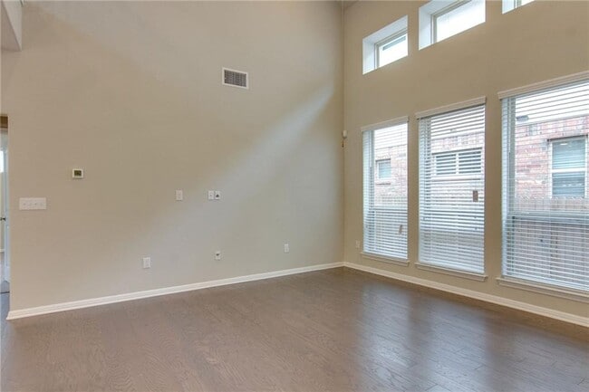 Building Photo - 3240 E Whitestone Blvd