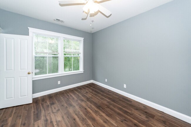 Building Photo - 115 Blackwater Dr