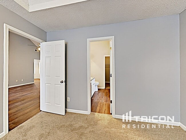 Building Photo - 3480 Cameo Ct