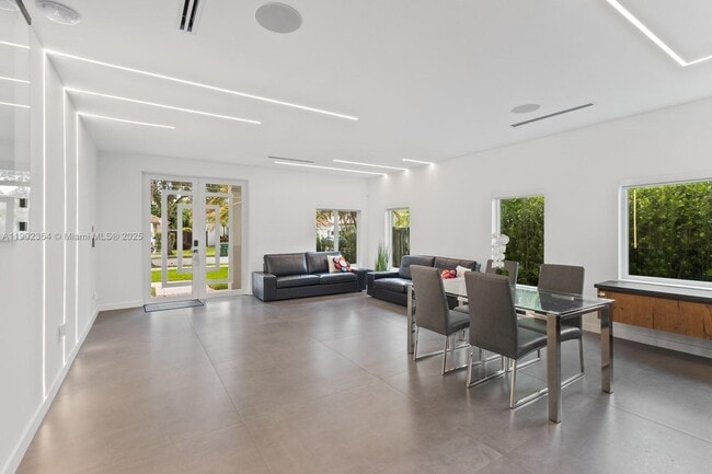 Building Photo - 6358 NW 113th Pl