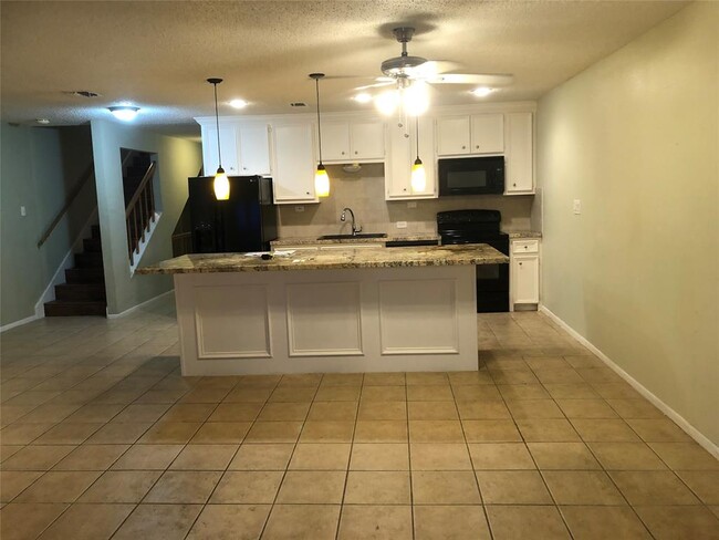 Building Photo - 8416 Seawall Blvd
