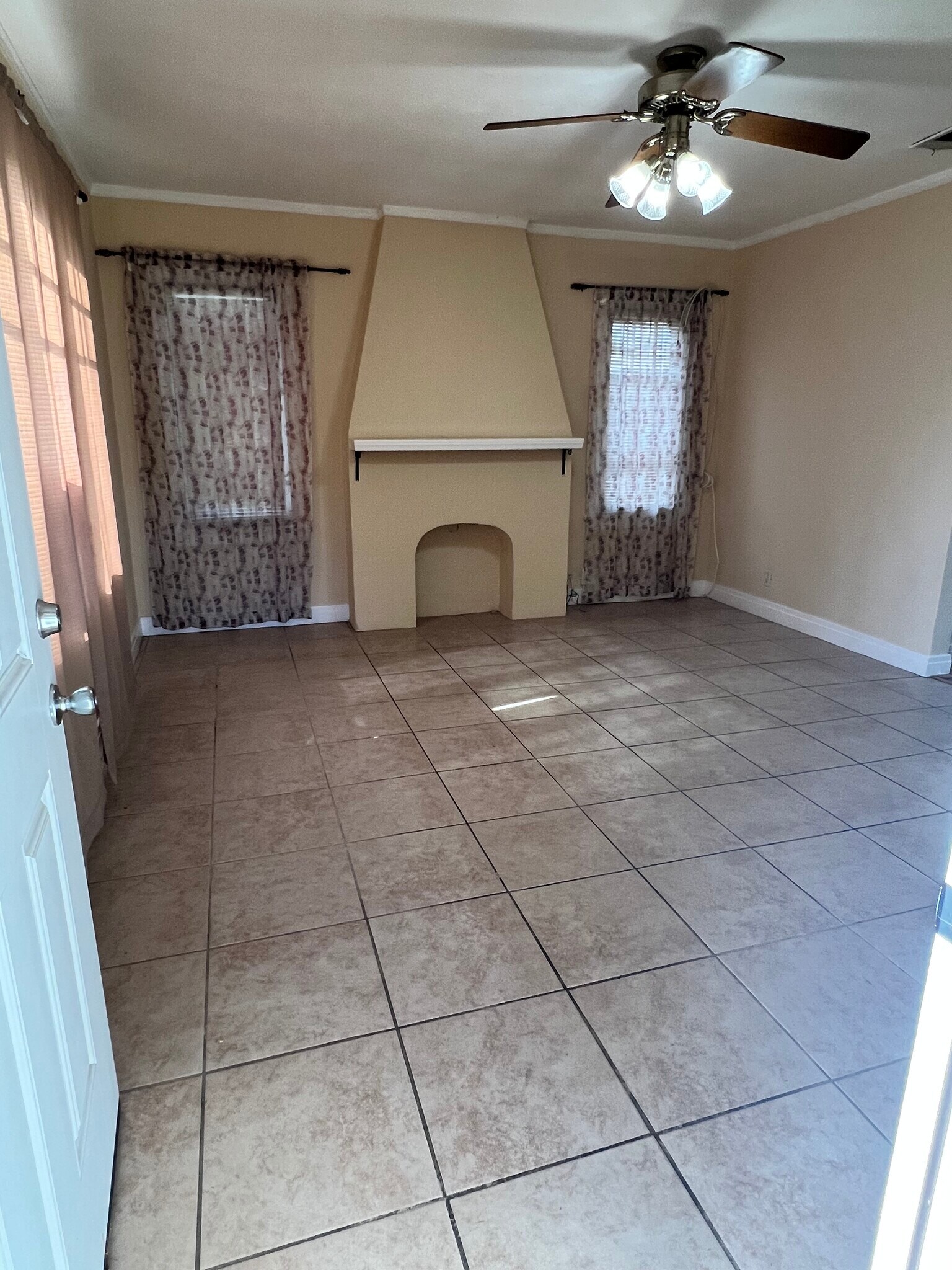 Building Photo - 3739 Farnham Pl