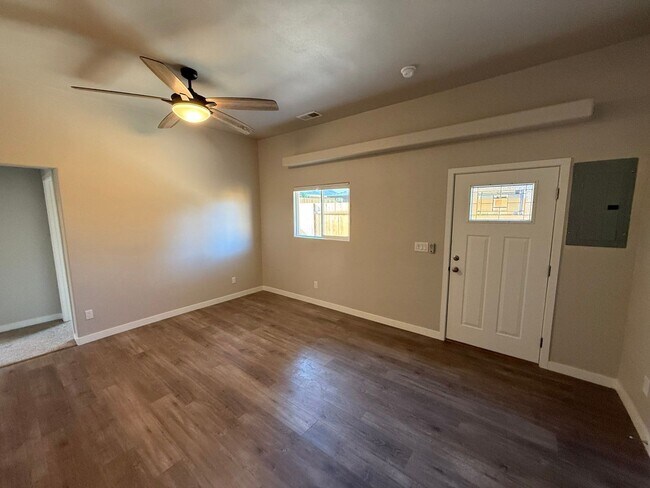 Building Photo - 1330-1334 SW 8th Ave Triplex/crema102-626