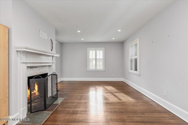 Building Photo - 14 Prospect Ave N