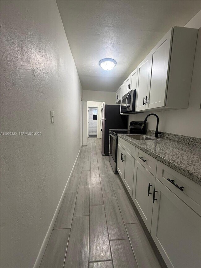 Building Photo - 1317 NW 2nd Ave