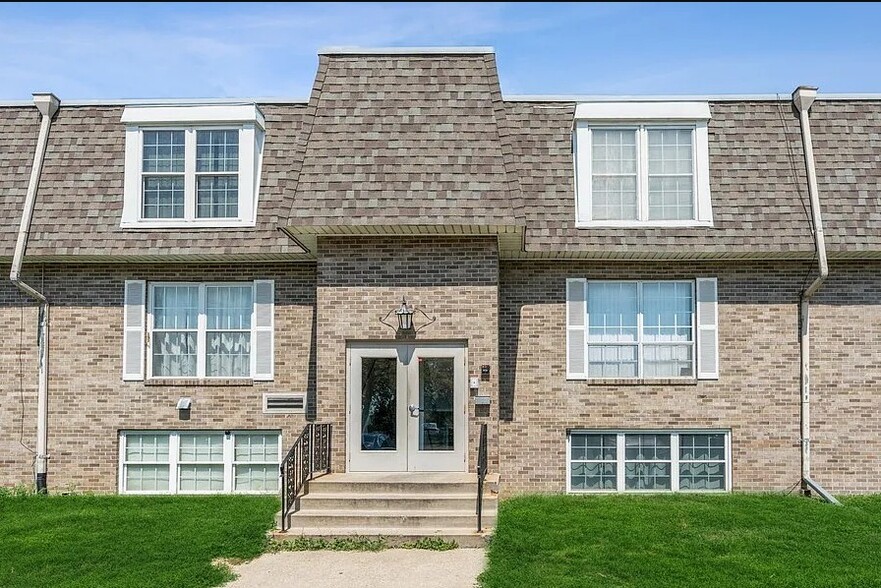 main entrance - 1100 E 6th St