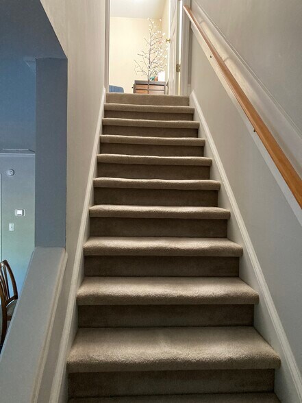 Building Photo - 231 Littleton Way