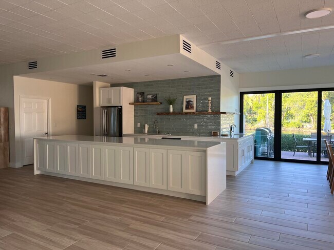 Building Photo - 1629 Riverview Rd