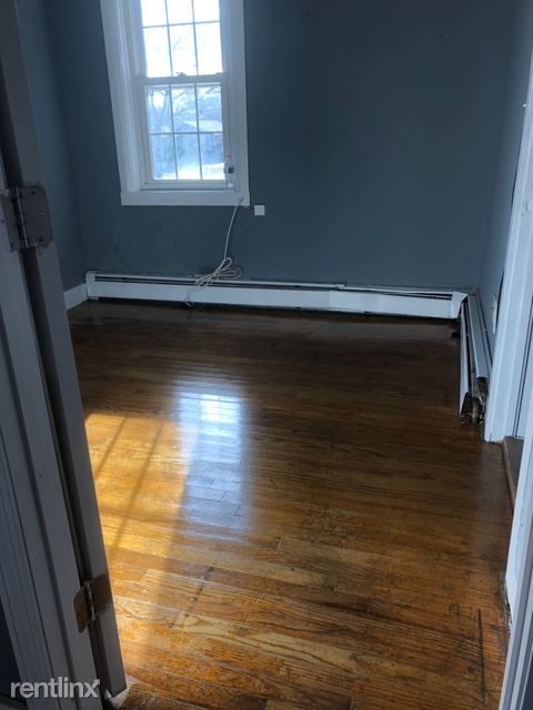 Building Photo - 4 br, 1 bath House - 249 Pleasant St