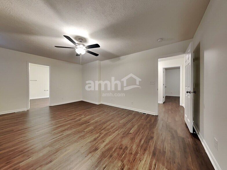Building Photo - 735 Norbie Dr